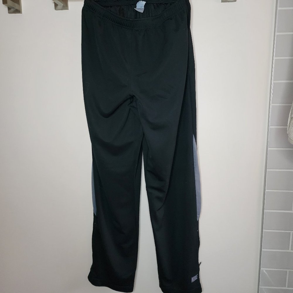 Men's Nike Training Sweatpants with Gray Panels - Size Large